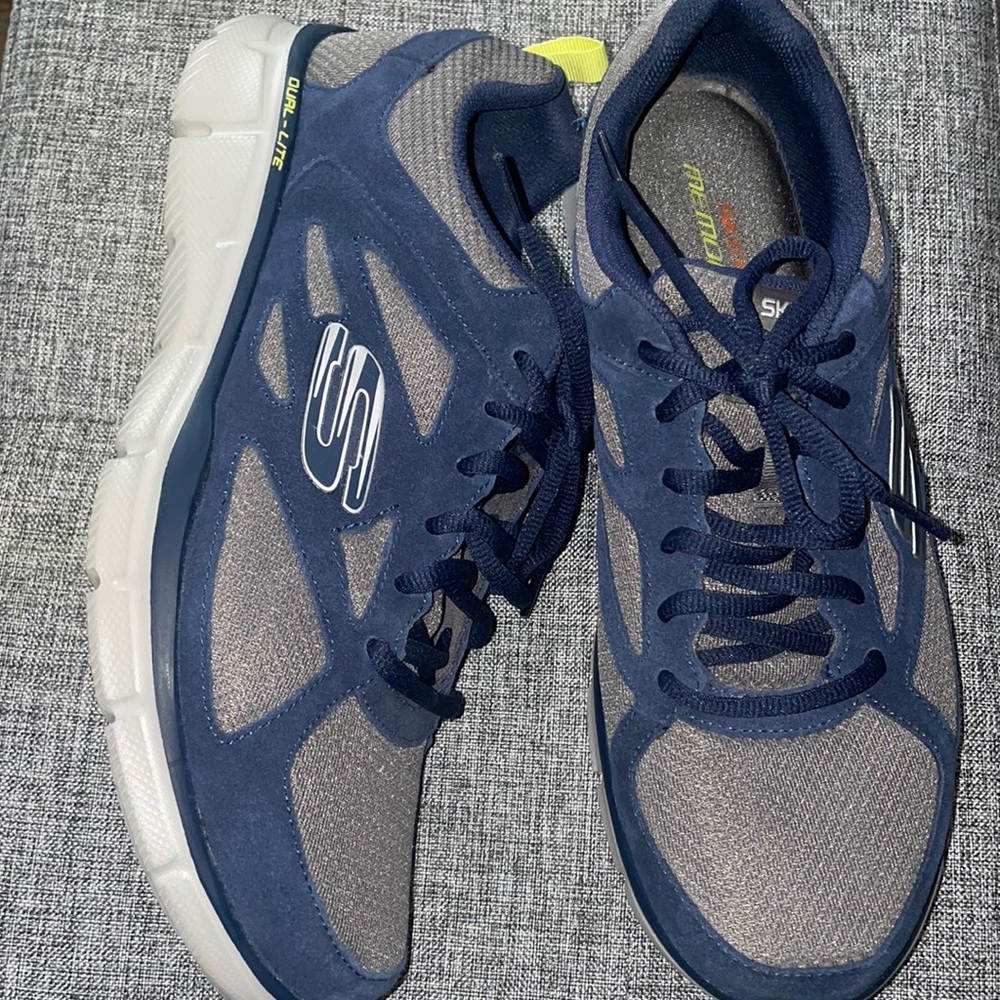 Skechers Men's Equalizer Ezdez Sneakers. Size 10.5